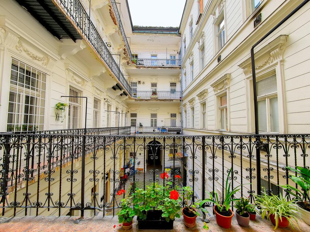 Kapital Inn Budapest Budapeste Exterior foto